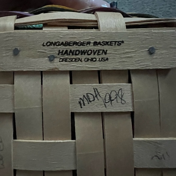 Vintage 1998 small longaberger Easter basket - Picture 2 of 3